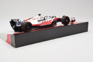 Haas VF-22 #20 K. Magnussen Pole Position Brazil GP 2022 Minichamps 1:18 147222120 Metall - pilt 3/7