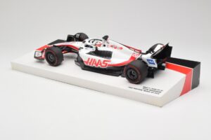Haas VF-22 #20 K. Magnussen Pole Position Brazil GP 2022 Minichamps 1:18 147222120 Metall - pilt 5/7