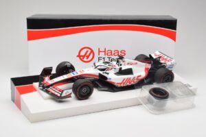 Haas VF-22 #20 K. Magnussen Pole Position Brazil GP 2022 Minichamps 1:18 147222120 Metall - pilt 7/7