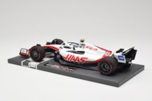 Haas VF-22 #47 M. Schumacher British GP 2022 Minichamps 1:18 117221047 Vaik - pilt 5/7