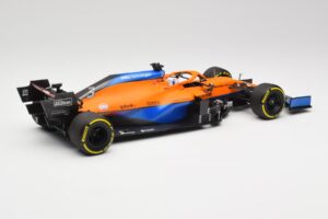 McLaren MCL35M #3 D. Ricciardo Bahrain GP 2021 Minichamps 1:18 530211803 Metall - pilt 2/7