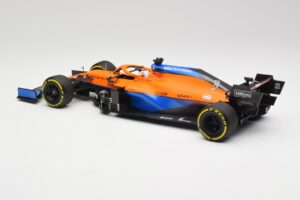 McLaren MCL35M #3 D. Ricciardo Bahrain GP 2021 Minichamps 1:18 530211803 Metall - pilt 5/7