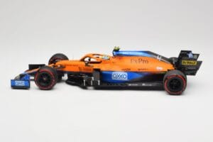 McLaren MCL35M #4 L. Norris Pole Position Russian GP 2021 Minichamps 1:18 530213404 Metall - pilt 3/7