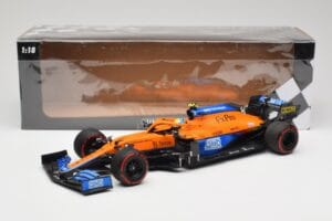 McLaren MCL35M #4 L. Norris Pole Position Russian GP 2021 Minichamps 1:18 530213404 Metall - pilt 7/7