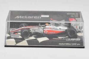 McLaren Mercedes MP4-24 #1 L. Hamilton Showcar 2009 Minichamps 1:43 530094371 Metall - pilt 5/5