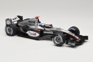 McLaren MP4/19 Mercedes D. Coulthard F1 2004 Minichamps 1:18 530041805 Metall - pilt 4/7