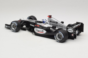 McLaren MP4/19 Mercedes D. Coulthard F1 2004 Minichamps 1:18 530041805 Metall - pilt 5/7