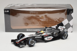 McLaren MP4/19 Mercedes L. Hamilton Autosport Young Driver Test Silverstone 2004 Minichamps 1:18 530044418 Metall - pilt 7/7