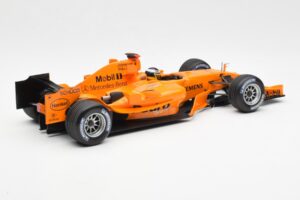 McLaren MP4-20 Mercedes P. de la Rosa Interim Test Car 2006 Minichamps 1:18 530061894 Metall - pilt 2/6
