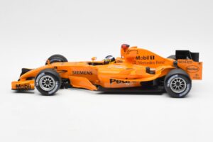 McLaren Mercedes MP4-20 P. de la Rosa F1 Test Car 2005 Minichamps 1:18 B66962343 Metall - pilt 3/6