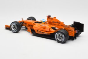 McLaren Mercedes MP4-20 P. de la Rosa F1 Test Car 2006 Minichamps 1:18 PEDRO001 Metall - pilt 5/6