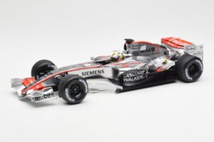 McLaren Mercedes MP4-21 #4 J.P. Montoya F1 2006 Minichamps 1:18 530061804 Metall