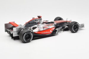 McLaren MP4-21 Mercedes #4 J-P. Montoya Showcar 2006 Minichamps 1:18 MONTOYA002 Metall - pilt 2/6