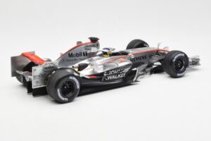 McLaren Mercedes MP4-21 P. de la Rosa F1 Showcar 2006 Minichamps 1:18 B66962346 Metall - pilt 2/6