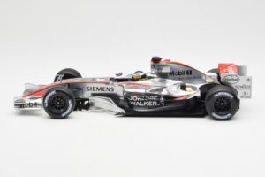 McLaren Mercedes MP4-21 P. de la Rosa F1 Showcar 2006 Minichamps 1:18 B66962346 Metall - pilt 3/6
