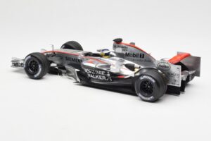 McLaren Mercedes MP4-21 P. de la Rosa F1 Showcar 2006 Minichamps 1:18 B66962346 Metall - pilt 5/6