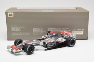 McLaren Mercedes MP4-21 P. de la Rosa F1 Showcar 2006 Minichamps 1:18 B66962346 Metall - pilt 6/6