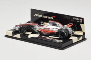 McLaren Mercedes MP4-23 #22 L. Hamilton Race Car 2008 Minichamps 1:43 530084322 Metall - pilt 3/5