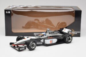 McLaren MP4/13 #8 M. Hakkinen F1 World Champion 1998 Minichamps 1:18 18690008 Metall - pilt 6/7