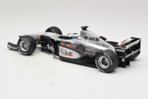 McLaren MP4-15 #1 M. Hakkinen F1 2000 Minichamps 1:18 B66962117 Metall - pilt 5/6