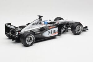McLaren MP4-16 #4 M. Häkkinen F1 2001 Hot Wheels 1:18 50198 Metall - pilt 2/6