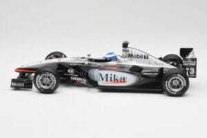 McLaren MP4-16 #4 M. Häkkinen F1 2001 Hot Wheels 1:18 50198 Metall - pilt 3/6