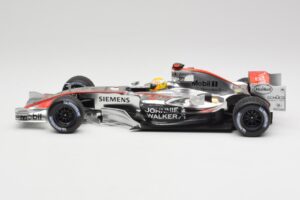 McLaren MP4-25 Mercedes #2 L. Hamilton Showcar 2010 Minichamps 1:18 110100006-R1 Metall - pilt 3/6