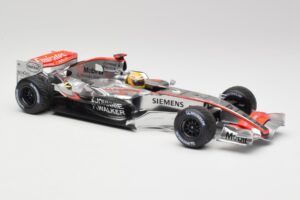 McLaren MP4-25 Mercedes #2 L. Hamilton Showcar 2010 Minichamps 1:18 110100006-R1 Metall - pilt 4/6