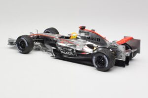 McLaren MP4-25 Mercedes #2 L. Hamilton Showcar 2010 Minichamps 1:18 110100006-R1 Metall - pilt 5/6
