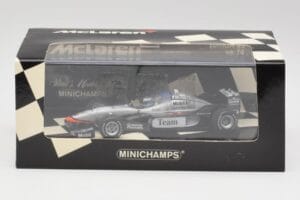 McLaren MP4/98T 2-Seater M. Hakkinen / E. Hakkinen F1 2000 Minichamps 1:43 530984378 Metall - pilt 4/4