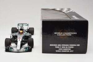 Mercedes AMG W08 EQ Power+ Petronas #44 L. Hamilton F1 World Champion 2017 Minichamps 1:18 186170044 Vaik - pilt 6/7