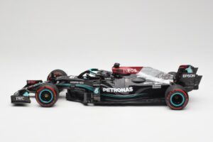 Mercedes AMG W12 Petronas #44 L. Hamilton Spanish GP 100th Pole 2021 Minichamps 1:18 110210444 Vaik - pilt 3/7