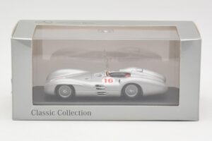 Mercedes W196 Streamliner #16 J.M. Fangio GP Italy Winner 1954 Minichamps 1:43 432543016 Metall - pilt 4/4