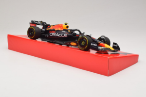Red Bull Racing RB18 #1 M. Verstappen Oracle Winner Dutch GP 2022 Minichamps 1:18 113223501 Metall - pilt 4/7