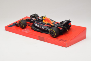 Red Bull Racing RB18 #1 M. Verstappen Oracle Winner Dutch GP 2022 Minichamps 1:18 113223501 Metall - pilt 5/7