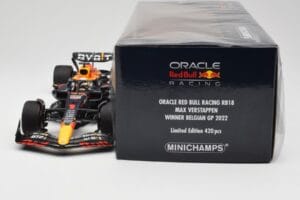 Oracle Red Bull Racing RB18 #1 M. Verstappen Winner Belgian GP 2022 Minichamps 1:18 110221401 Metall - pilt 6/7