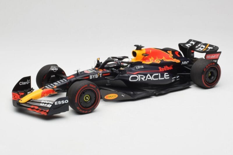 Oracle Red Bull Racing RB18 #1 M. Verstappen Winner Belgian GP 2022 Minichamps 1:18 110221401 Metall