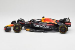 Oracle Red Bull Racing RB18 #1 M. Verstappen Winner Italian GP 2022 Minichamps 1:18 110221601 Metall - pilt 3/7