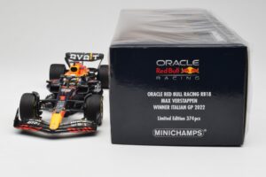 Oracle Red Bull Racing RB18 #1 M. Verstappen Winner Italian GP 2022 Minichamps 1:18 110221601 Metall - pilt 6/7