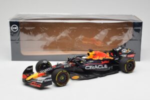 Oracle Red Bull Racing RB18 #1 M. Verstappen Winner Italian GP 2022 Minichamps 1:18 110221601 Metall - pilt 7/7