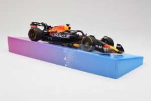 Red Bull Racing RB18 #1 M. Verstappen Winner Miami GP 2022 Minichamps 1:18 113220501 Metall - pilt 4/7