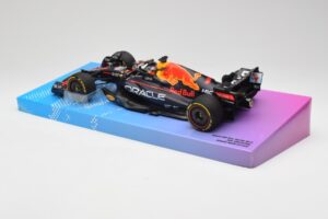 Red Bull Racing RB18 #1 M. Verstappen Winner Miami GP 2022 Minichamps 1:18 113220501 Metall - pilt 5/7