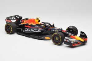 Oracle Red Bull Racing RB18 #11 S. Perez Abu Dhabi GP 2022 Minichamps 1:18 110222211 Metall - pilt 4/7