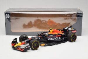 Oracle Red Bull Racing RB18 #11 S. Perez Abu Dhabi GP 2022 Minichamps 1:18 110222211 Metall - pilt 7/7