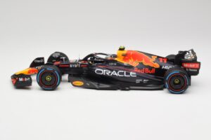 Oracle Red Bull Racing RB18 #11 S. Perez Monaco GP Winner Rain Tyre Version 2022 Minichamps 1:18 110222711 Metall - pilt 3/7