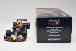 Oracle Red Bull Racing RB18 #11 S. Perez Monaco GP Winner Rain Tyre Version 2022 Minichamps 1:18 110222711 Metall - pilt 6/7