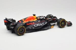 Oracle Red Bull Racing RB19 #1 M. Verstappen Winner Abu Dhabi GP 2023 Minichamps 1:18 110232301 Metall - pilt 2/7