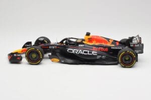 Oracle Red Bull Racing RB19 #1 M. Verstappen Winner Abu Dhabi GP 2023 Minichamps 1:18 110232301 Metall - pilt 3/7