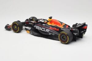 Oracle Red Bull Racing RB19 #1 M. Verstappen Winner Abu Dhabi GP 2023 Minichamps 1:18 110232301 Metall - pilt 5/7