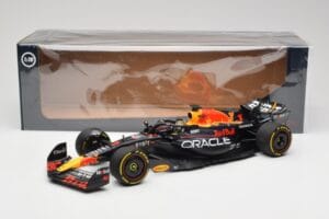 Oracle Red Bull Racing RB19 #1 M. Verstappen Winner Abu Dhabi GP 2023 Minichamps 1:18 110232301 Metall - pilt 7/7